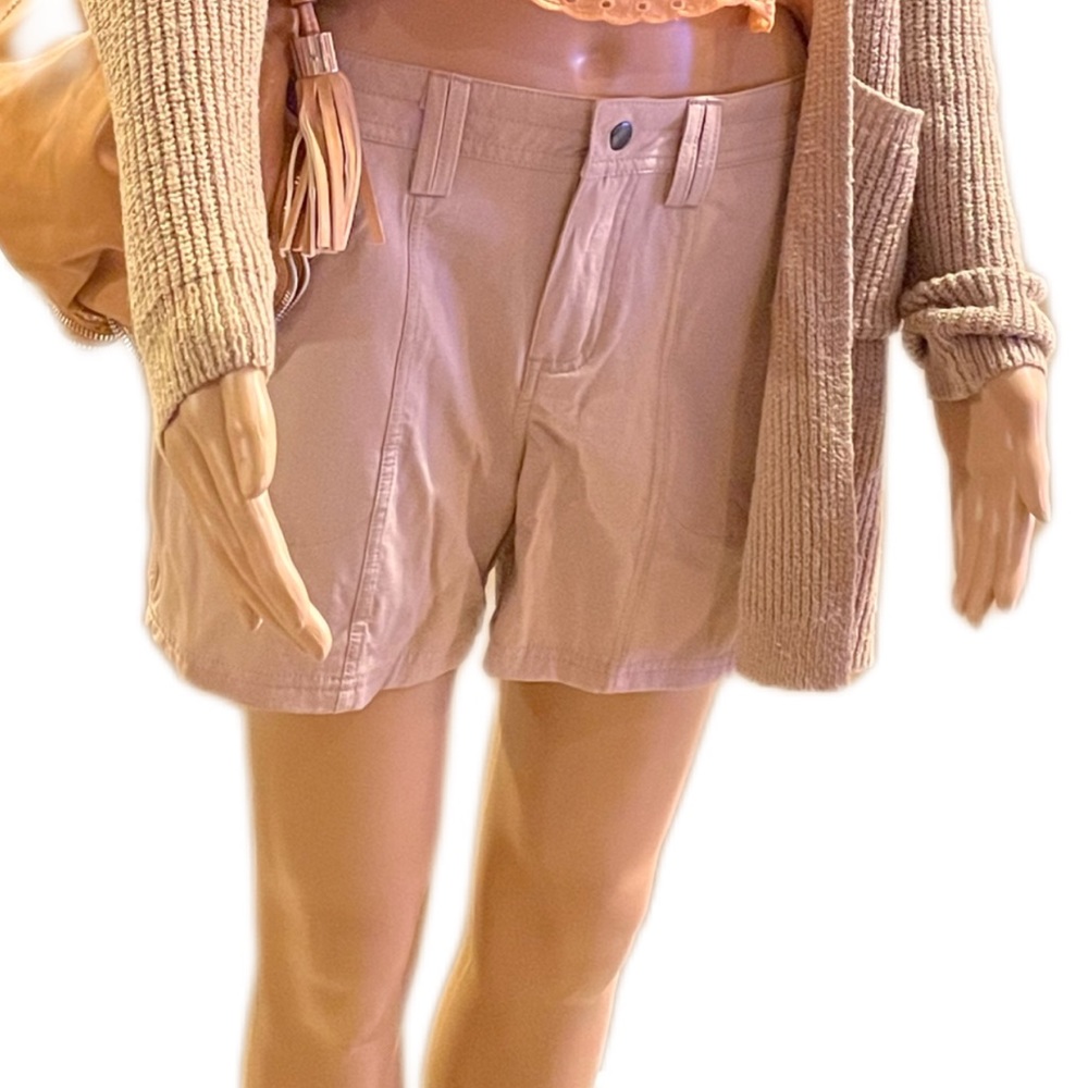 Women’s Low Rise Cargo Shorts Size 6